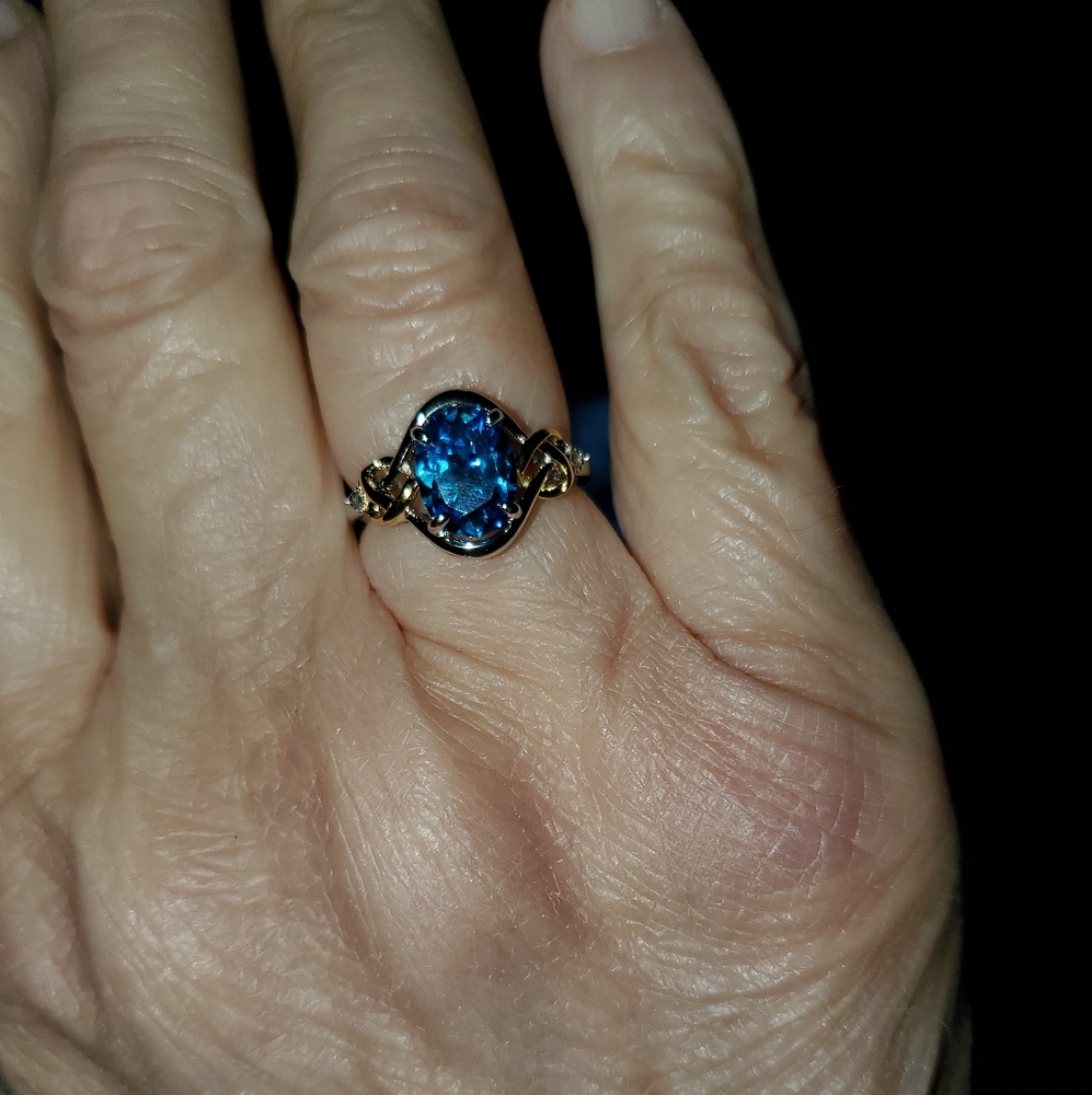 NWT Sterling Silver Blue Topaz Size 6 Ring With Crystals.